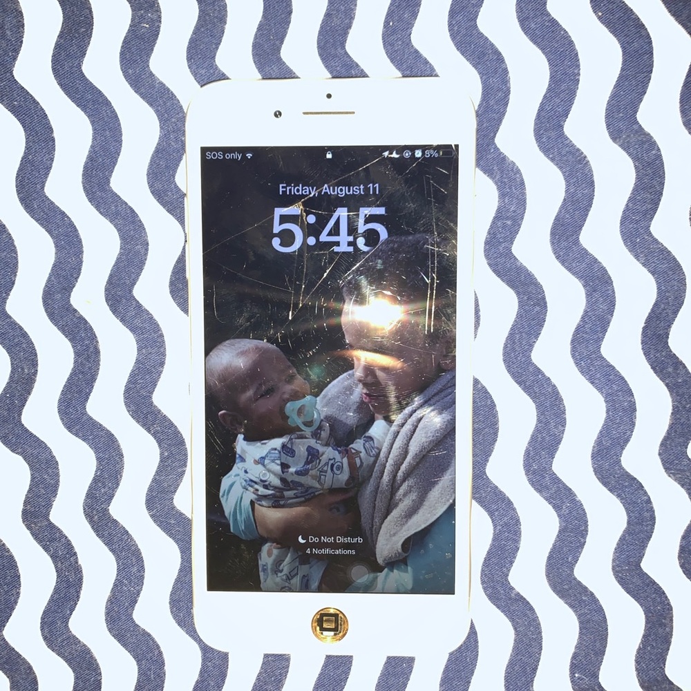 AT&T Apple IPhone 8Plus (Cracked Screen)